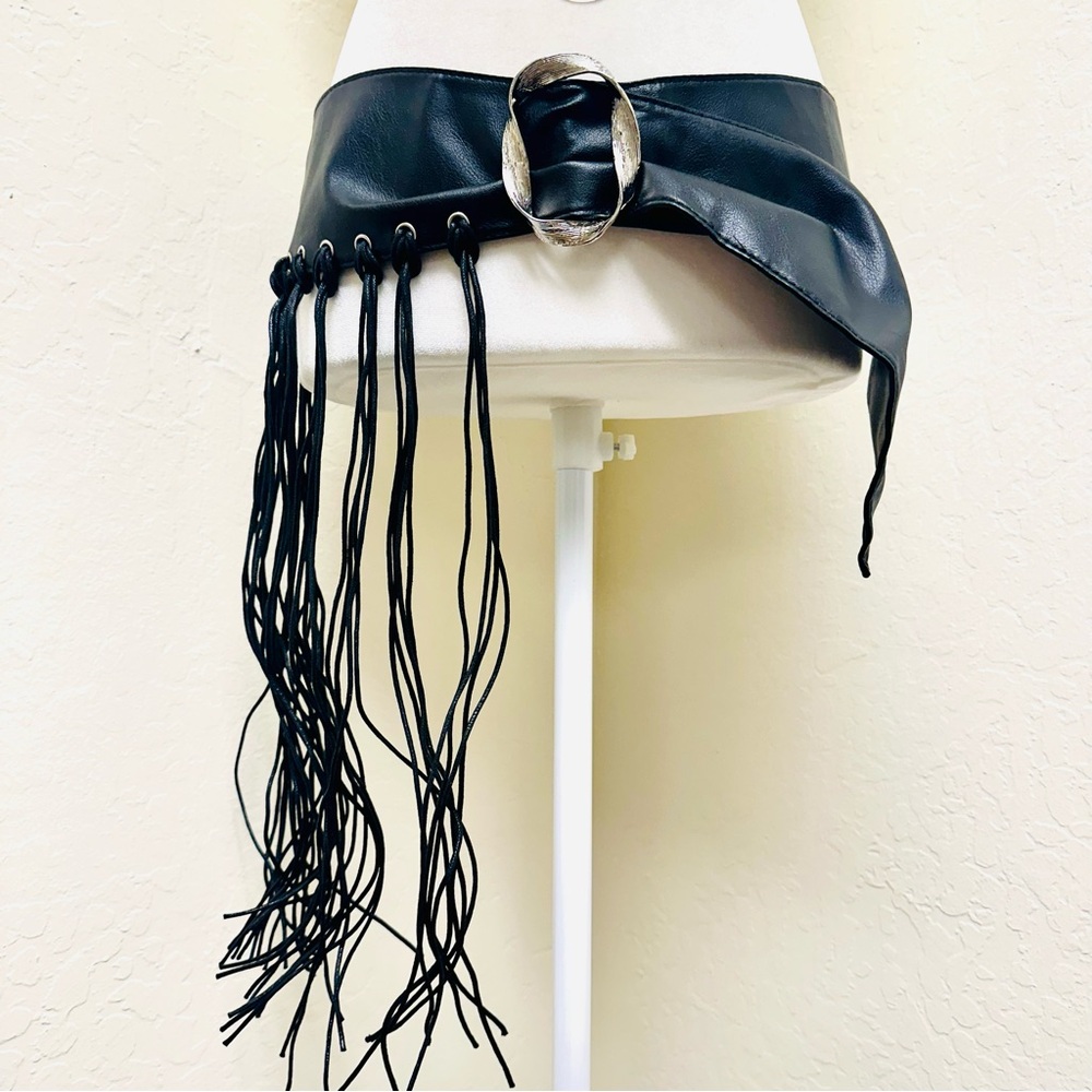 Black leather belt with silver buckle and fringe details - Picture 2 of 5